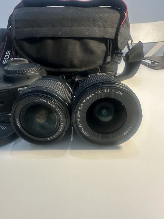 Camera fotografica mais duas objetivas