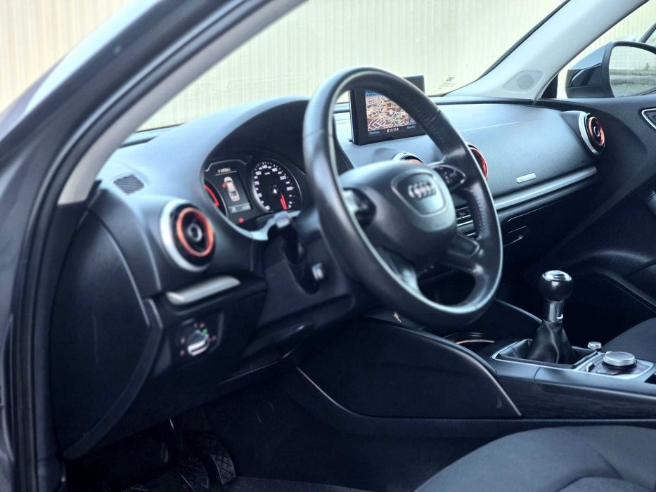 AUDI A3 LIMOUSINE S LINE 1.6TDI 110CV "LOOK RS3"