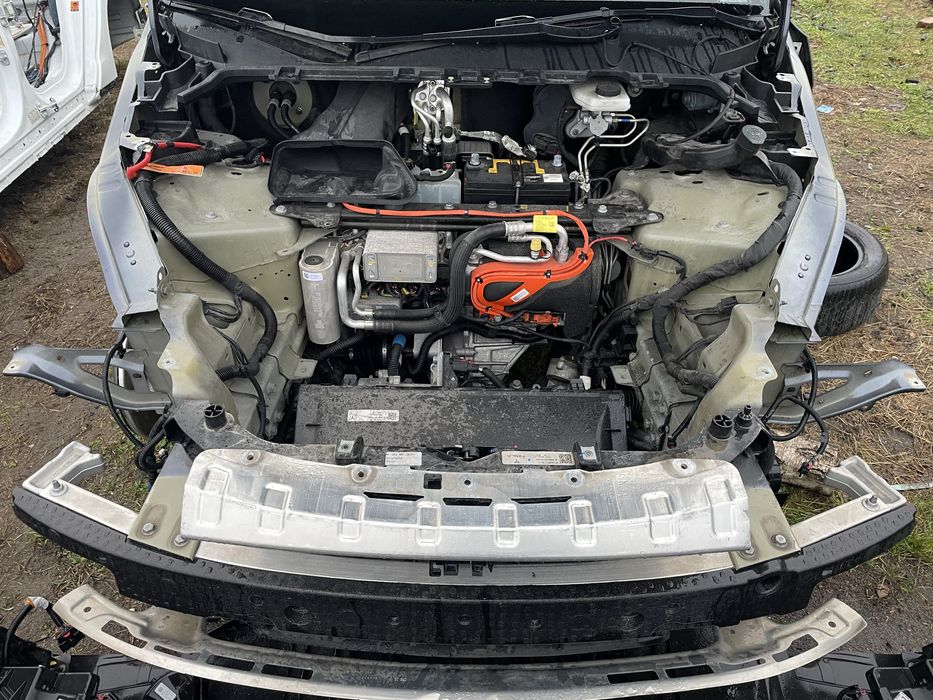 Розборка Tesla Model Y бампер капот фара телевізор шрот Тесла У скло