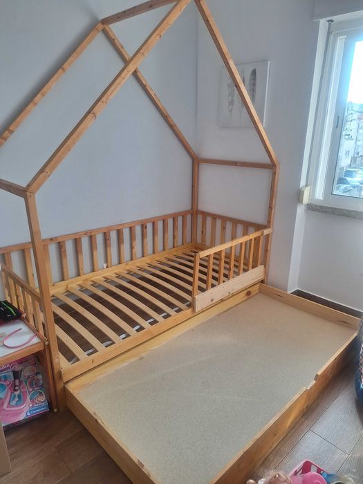 Cama de solteiro em madeira natural tipo casinha – 90x190 cm