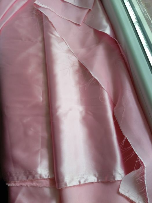 Тканина. Рожева, біла.