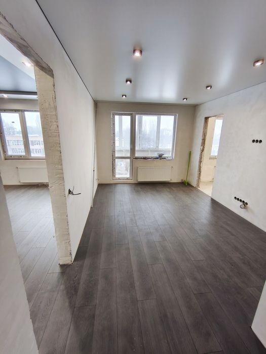 Простора 2 кімнатна квартира з ремонтом район Д