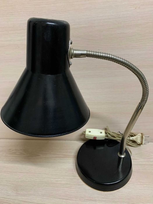 Лампи настільні від 220В