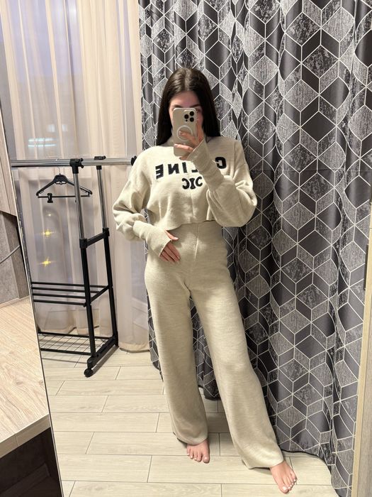 Стильний, зручний костюм