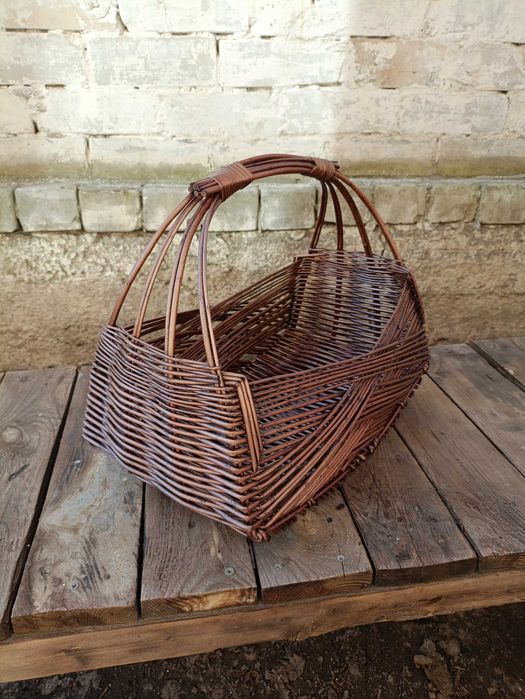 Кошик з натуральної лози