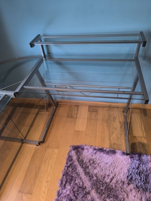 Mesa de escritório com tampo em vidro