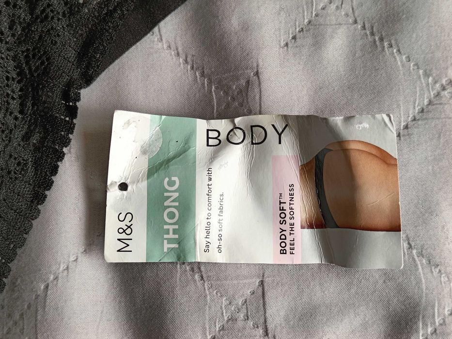 Marks & Spencer, 3 x czarne NOWE stringi, r. 42