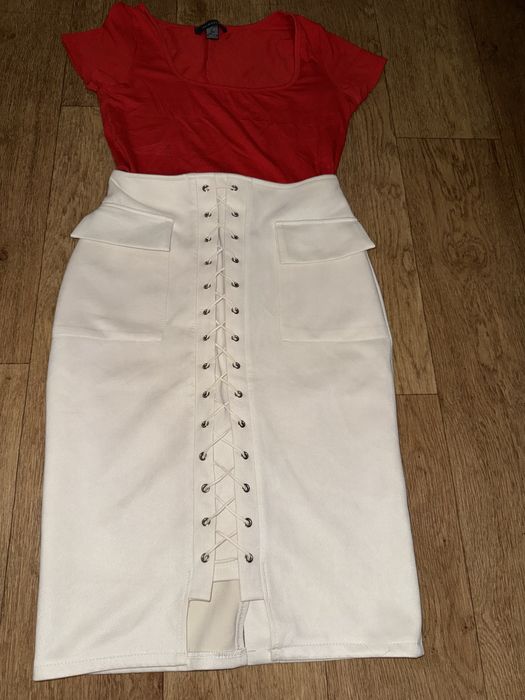 Гарна юбка молочного кольору