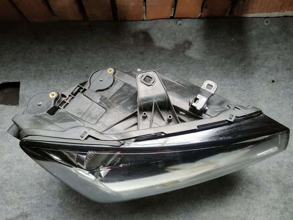 Фара передня Ауді Q2