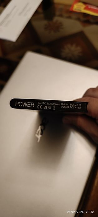 Powerbank 20 mah como nova, muito fina.