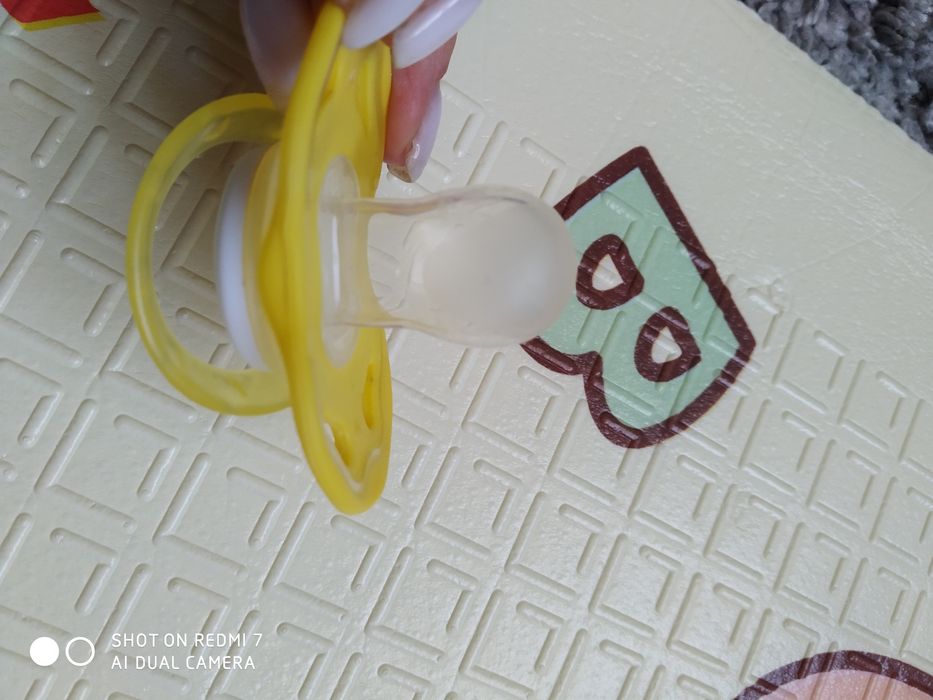 Пустушка філіпс + ще одна іншої фірми