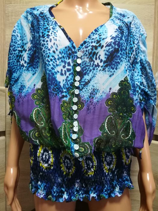 Блузки женские лёгкие, разные.