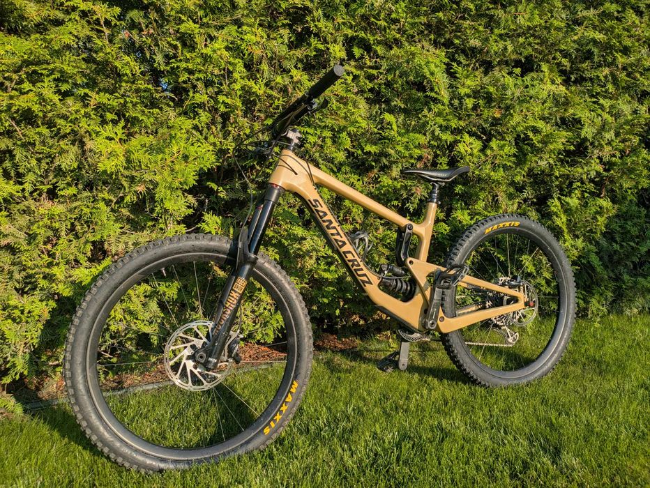 Santa Cruz Nomad v4 Carbon