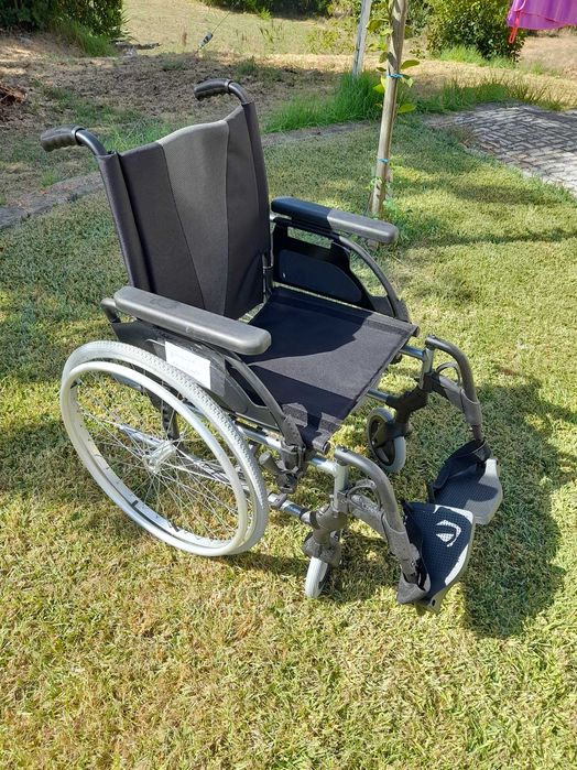Cadeira de rodas nova