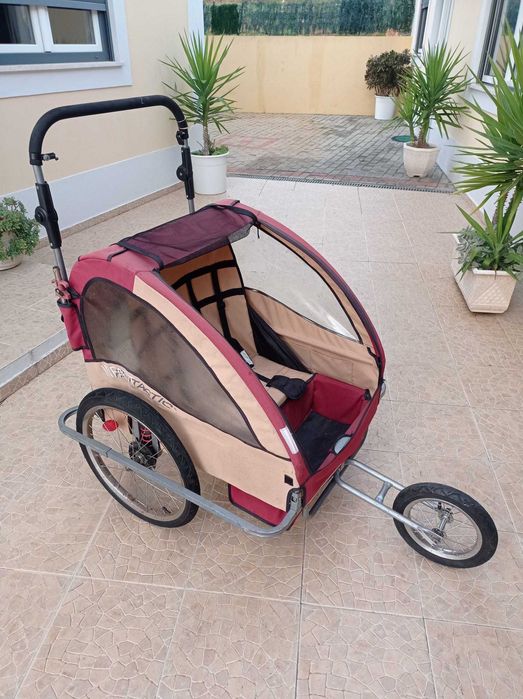 Carrinho que dá para atrelar uma bicicleta