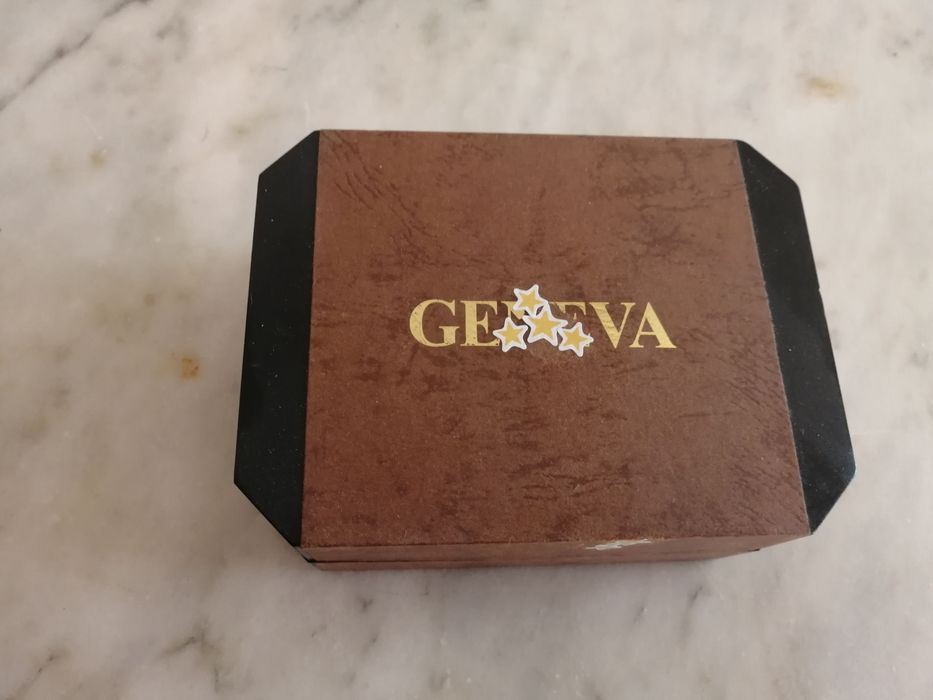 conjunto de relógios novos com pilhas novas