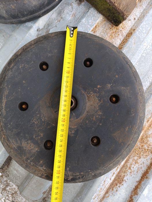 Продам колеса прикатка.Вали на дискову.Стремянки болти.