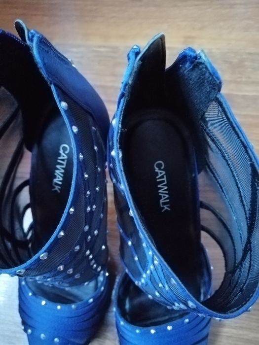 Piękne granatowe sandały 38 na szpilce