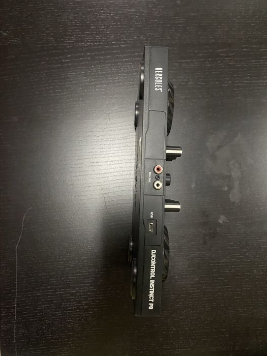 mesa de dj hercules instinct p8