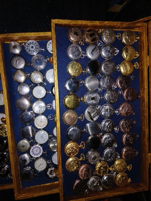 Colecao 130Relogio a pilha por 1000 € ao  15 € cada