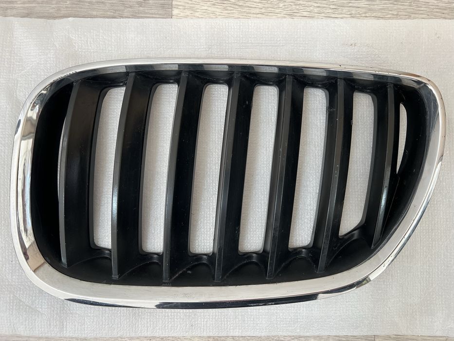 Ноздри Решітки радіатора на рестайлінг капот на BMW X5 E53