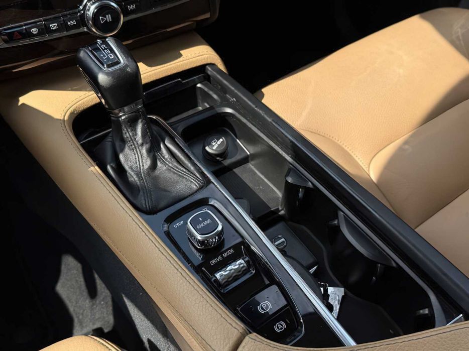 Volvo XC90      2015