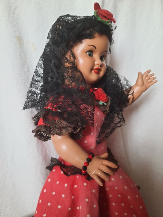 Boneca sevilhana antiga em celuloide.