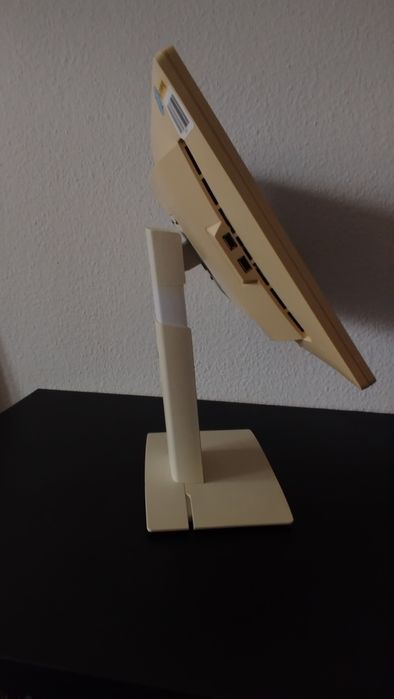 монитор Fujitsu B22W-7 LED