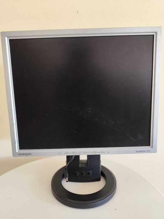 Monitor Samsung GH19PS 19" LCD (coluna de som integrada)