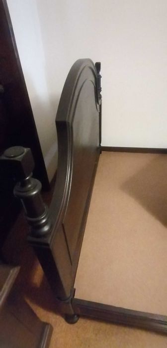 Cama de casal com estrado - madeira de mogno