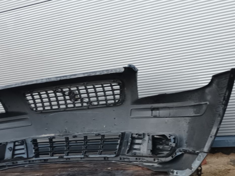 Zderzak przód volvo v50 S40 II  04-07r czarny  452-26  Grill halogeny
