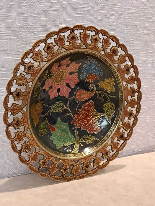 Бронзовая красивая ваза, для украшений - латунь, эмаль.