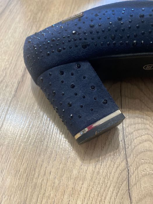 Замшеві жіночі туфлі синього кольору