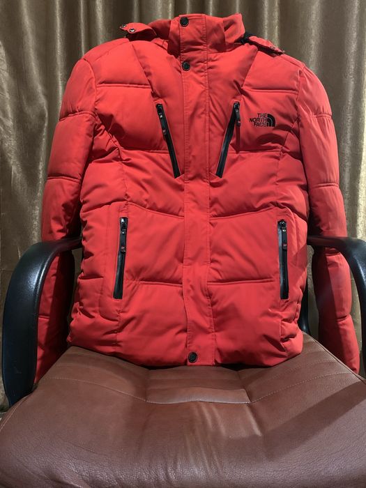 Продам зимову куртку the north face