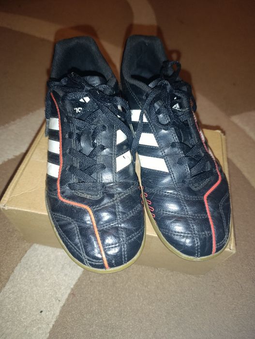 Кросовки для футбола, бутси Adidas  розмір 33