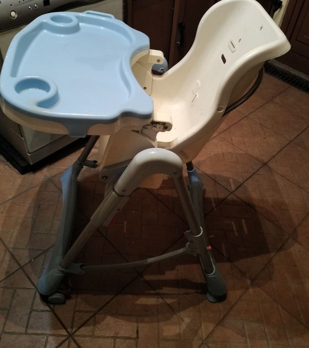 Cadeira para comer/ bebe 
zippy