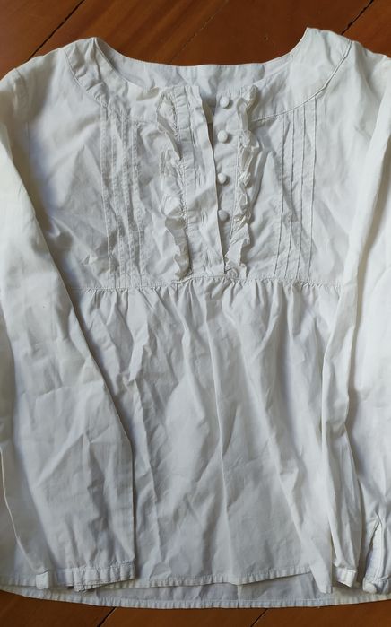 Camisa branca muito feminina