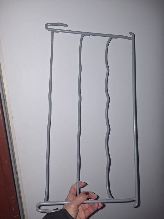 Półka do lodówki na butelki.