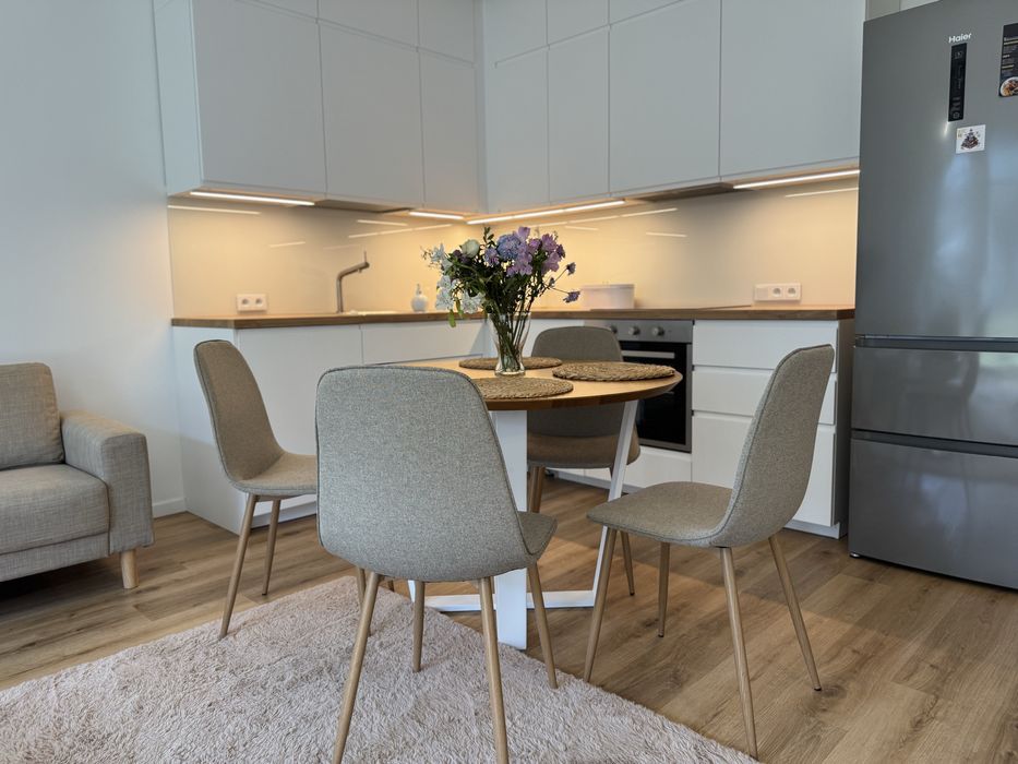 Bezposrednio 55 mkw, spacerowa 74