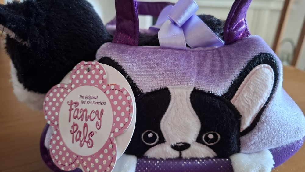 Peluche cão em mala