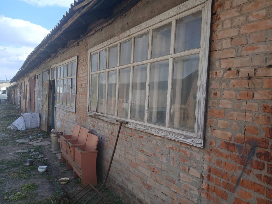 Продаж комплексу приміщень різного призначення.