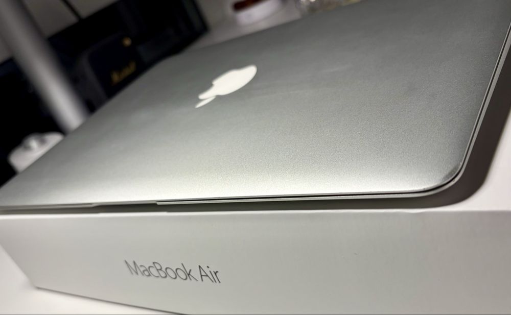 MacBook Air 13 (model z 2015 roku)