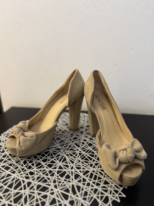 Жіночі туфлі