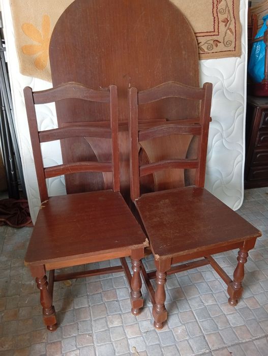 Mesa de cozinha e quatro cadeiras