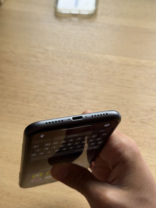 iPhone 11 Preto 128GB em Bom Estado