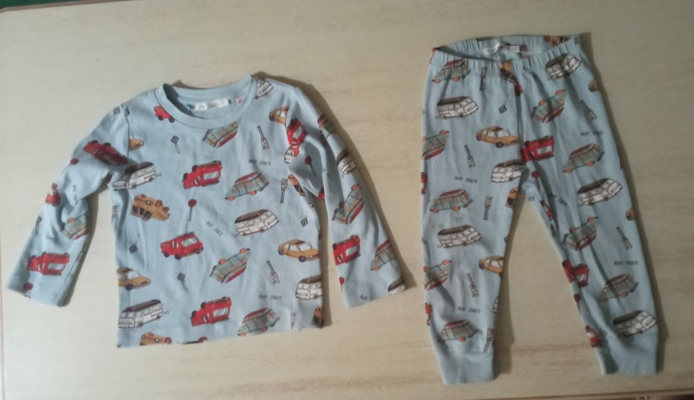 продаю детскую одежду