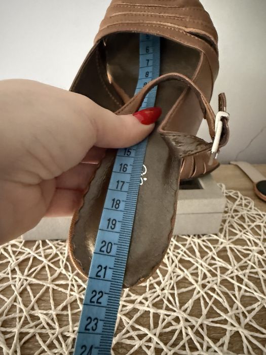 Damskie buty na obcasie 33