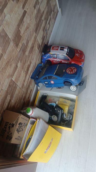 2 carrinhos a gasolina