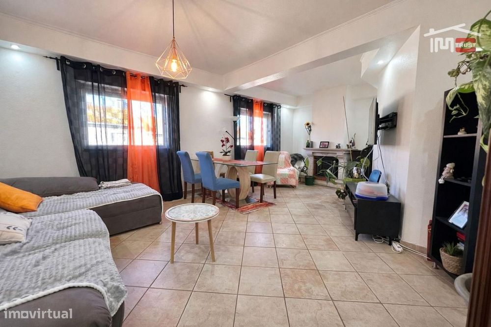 Apartamento T2 Montijo - Bom Estado de Conservação com Varanda e Co...