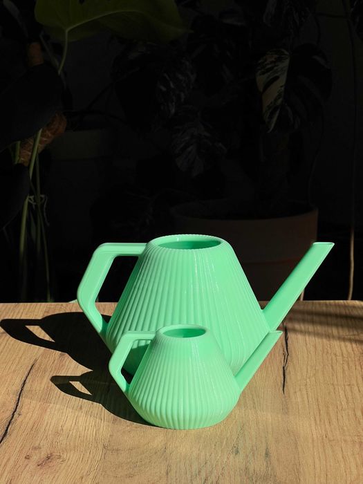 Podlewanie w duecie – uroczy zestaw konewek 3D (1L i 200ml)